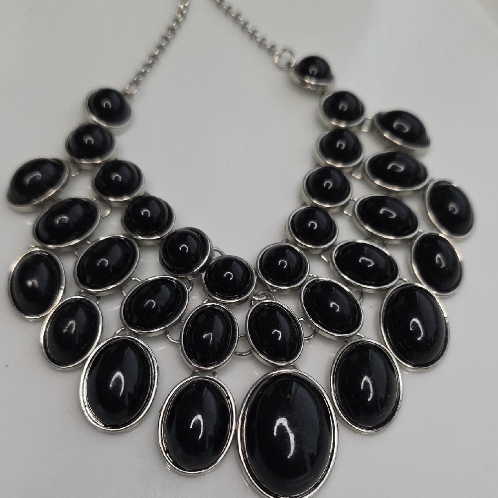 Statement Necklace Chocker Style - image 1